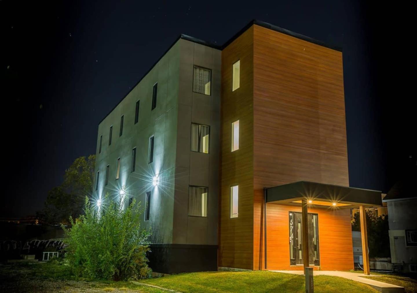 Clifton Hill Hideaway 2B -Two Bedroom Condo Niagara Falls Exteriér fotografie